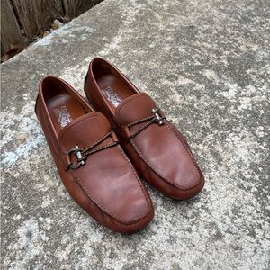 Salvatore Ferragamo Driver with Gancini ornament Natural